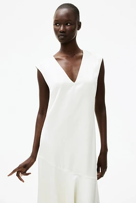 Robe à encolure en V satin
