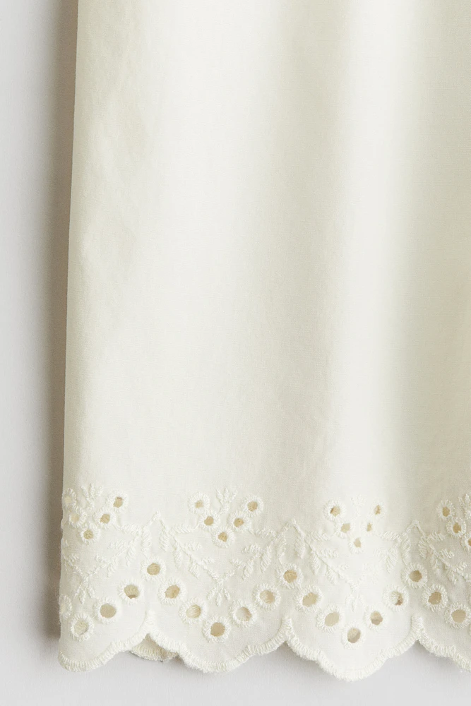 Cropped Pants with Eyelet Embroidery