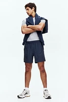 Mid-Length Sports Shorts with DryMove™