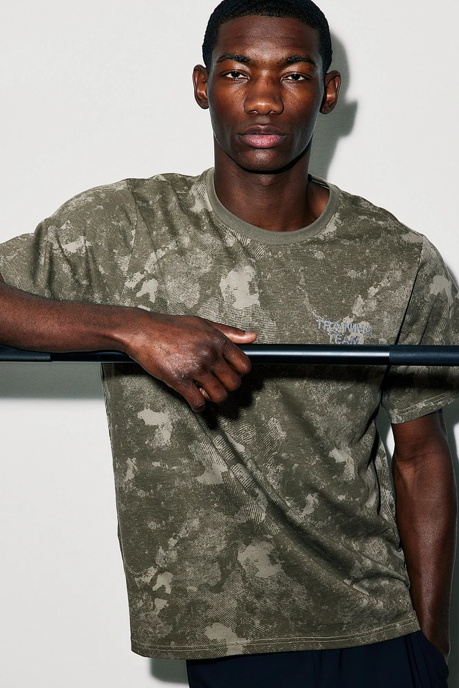 T-shirt de sport coupe classique avec DryMove™
