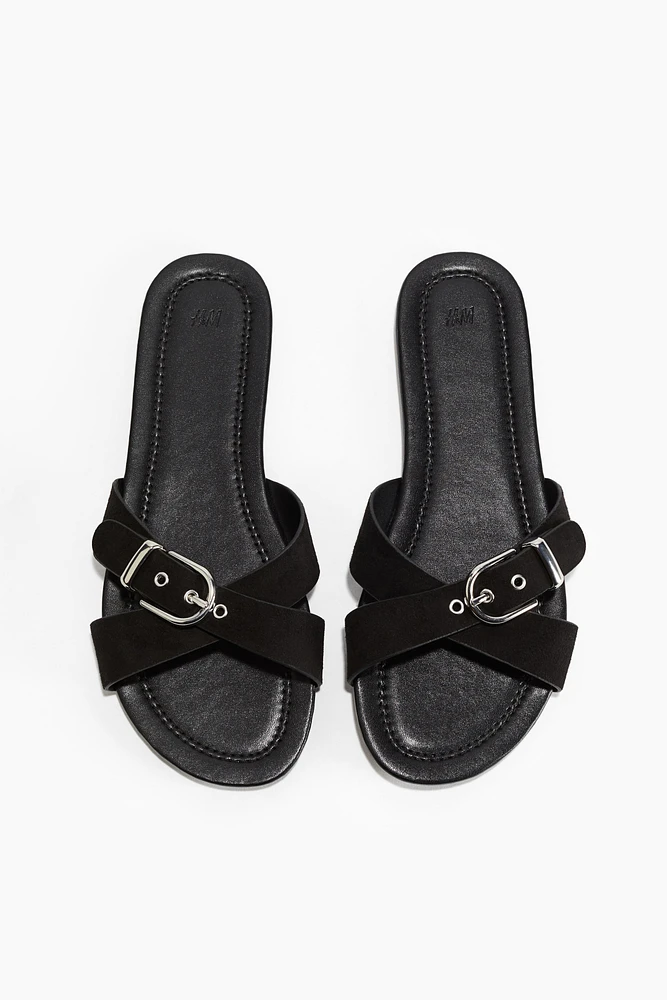 Crossover-strap sandals