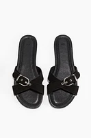 Crossover-strap sandals