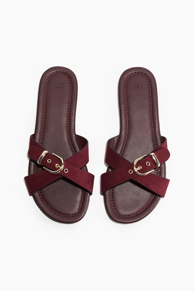 Sandales à brides croisées