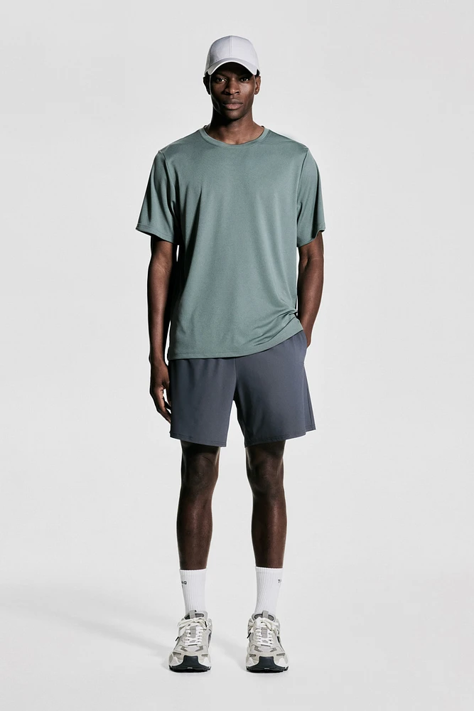T-shirt de sport coupe classique DryMove🅪