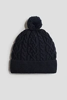 Bonnet en tricot torsadée