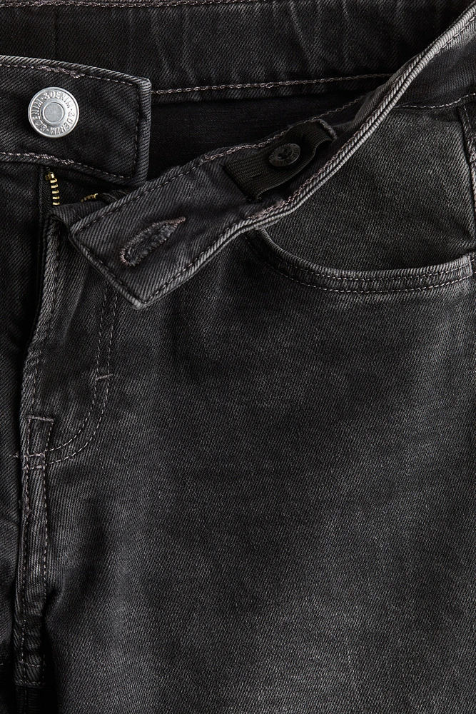 Relaxed Tapered Fit Jeans