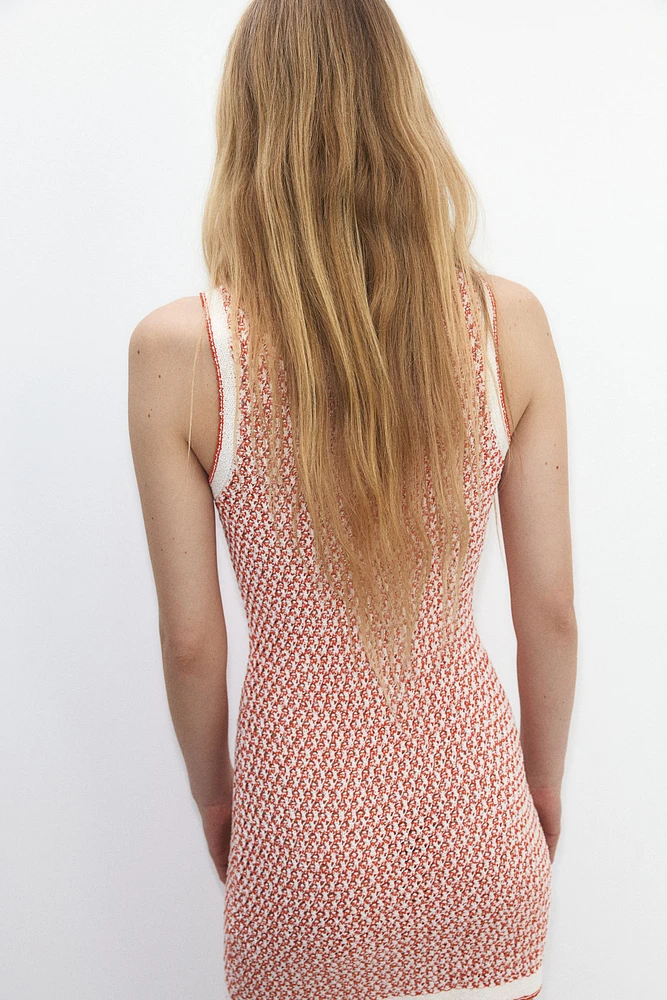 Robe en tricot texturé avec poches