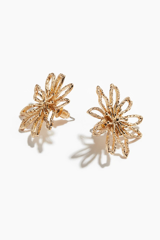 Flower-shaped stud earrings