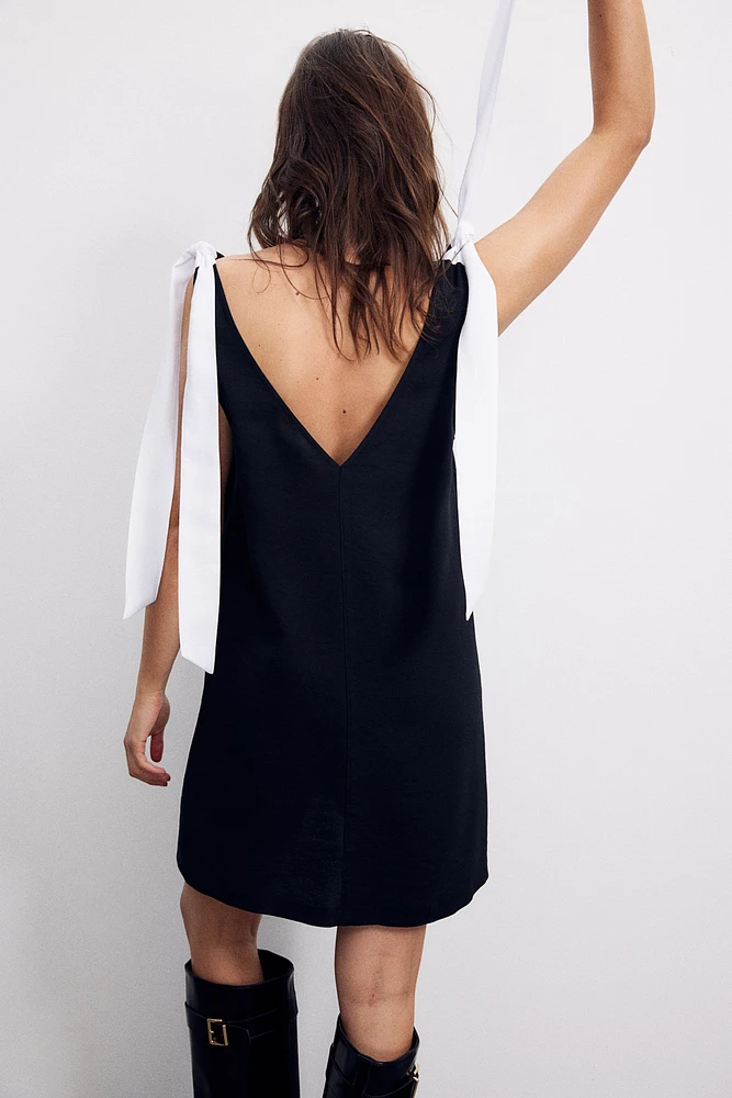 Robe trapèze avec bretelles à nouer
