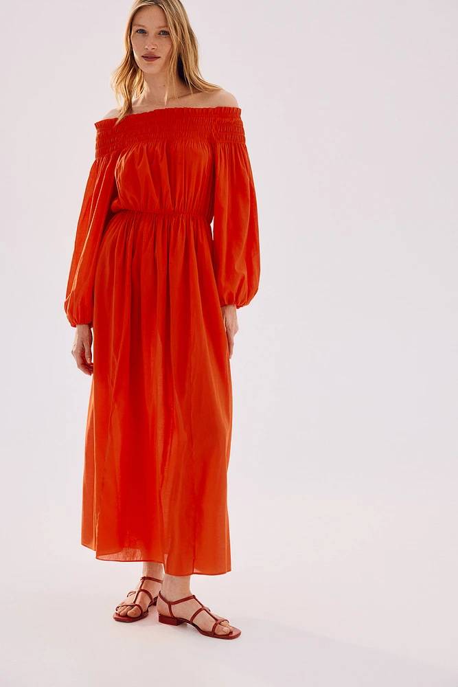 Robe épaules nues à encolure avec smocks