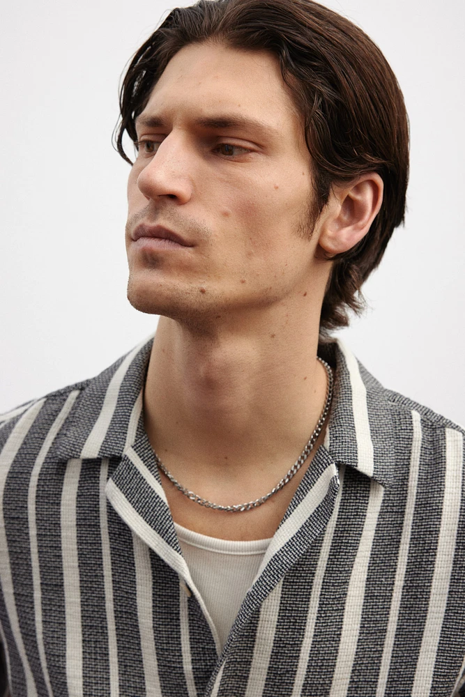 Chemise texturée coupe classique à col cubain