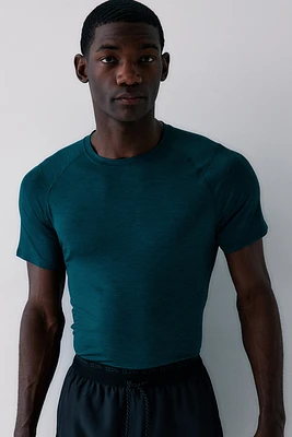 T-shirt de sport contour des muscles DryMove™