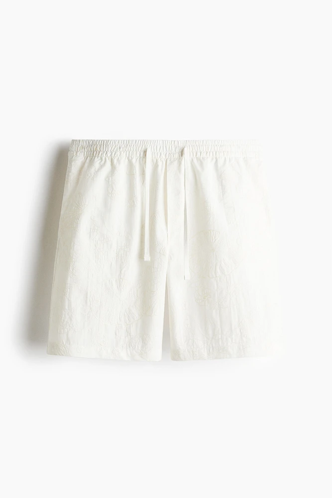 Short brodé coupe décontractée