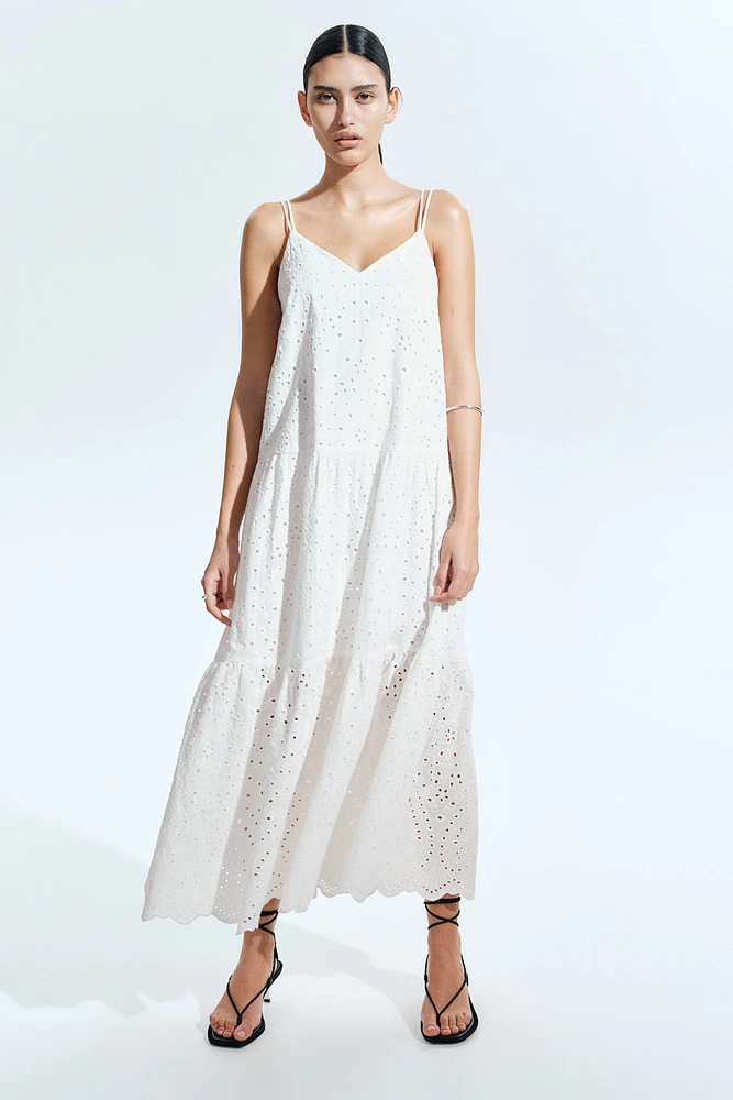 Robe avec broderie anglaise