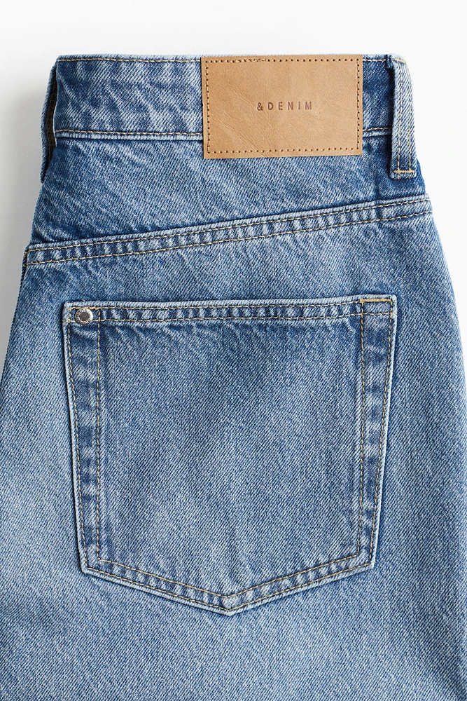 Short en denim haut du genou