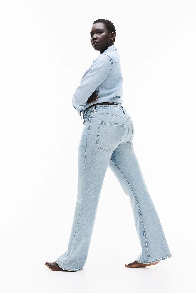 Jean évasé coupe galbée taille haute