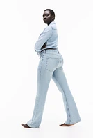 Jean évasé coupe galbée taille haute