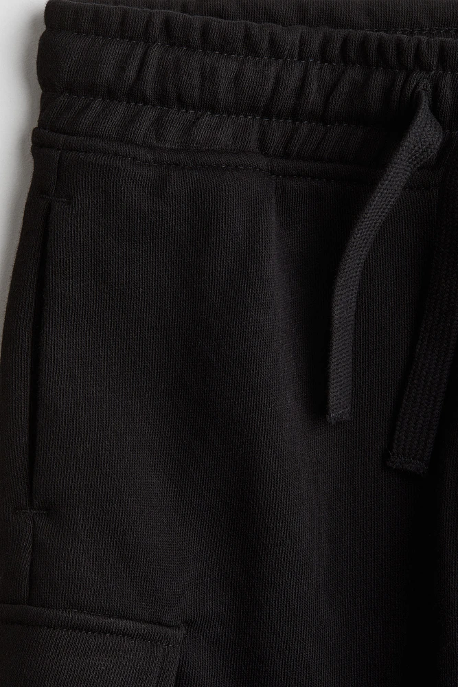 Sweatshirt cargo shorts