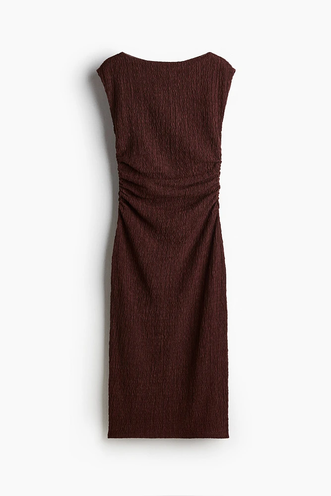 Robe moulante à effet drapé
