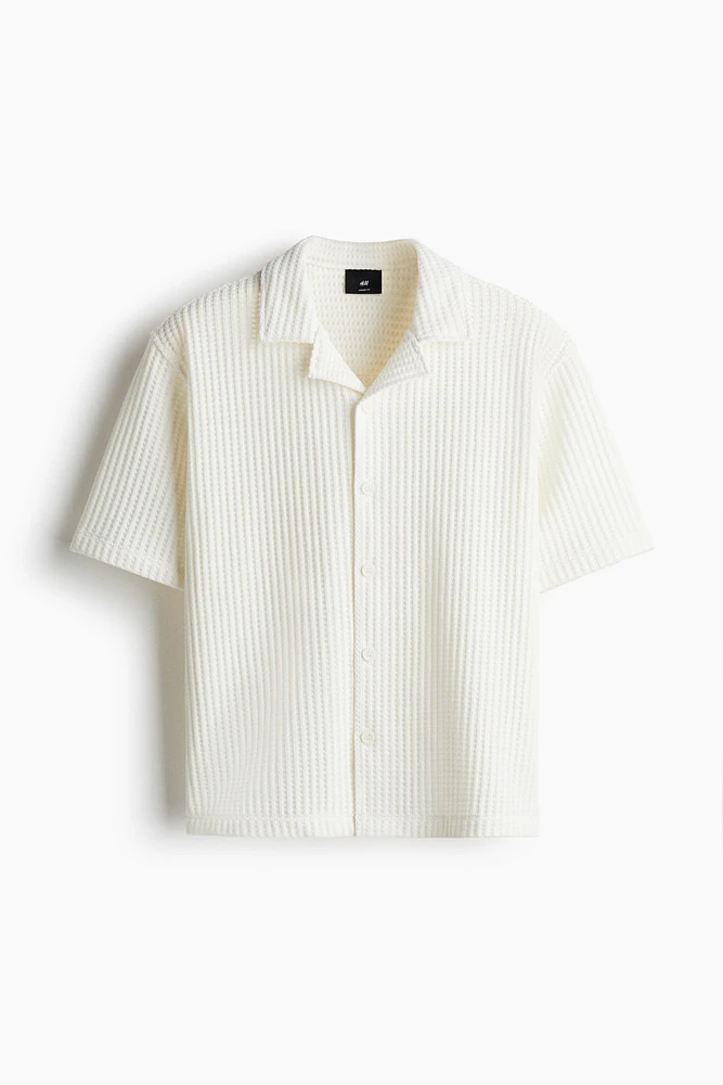 Chemise gaufrée coupe ample à col cubain
