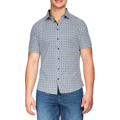 Chemise de coupe moderne à manches courtes en tricot extensible imprimé abstrait