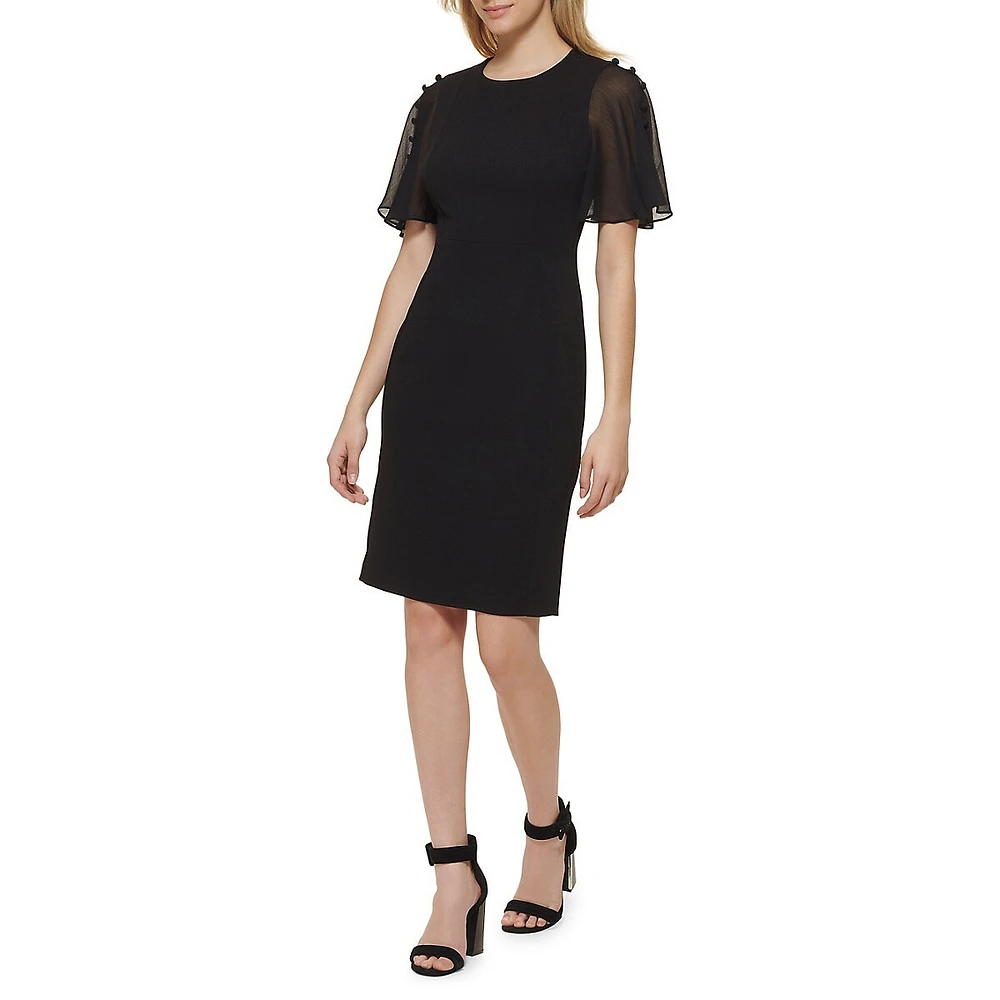 Robe fourreau en crêpe et chiffon à manches flottantes