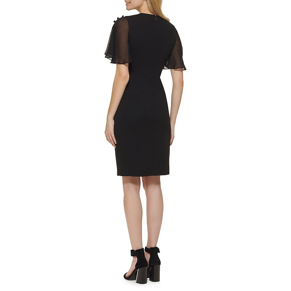 Robe fourreau en crêpe et chiffon à manches flottantes