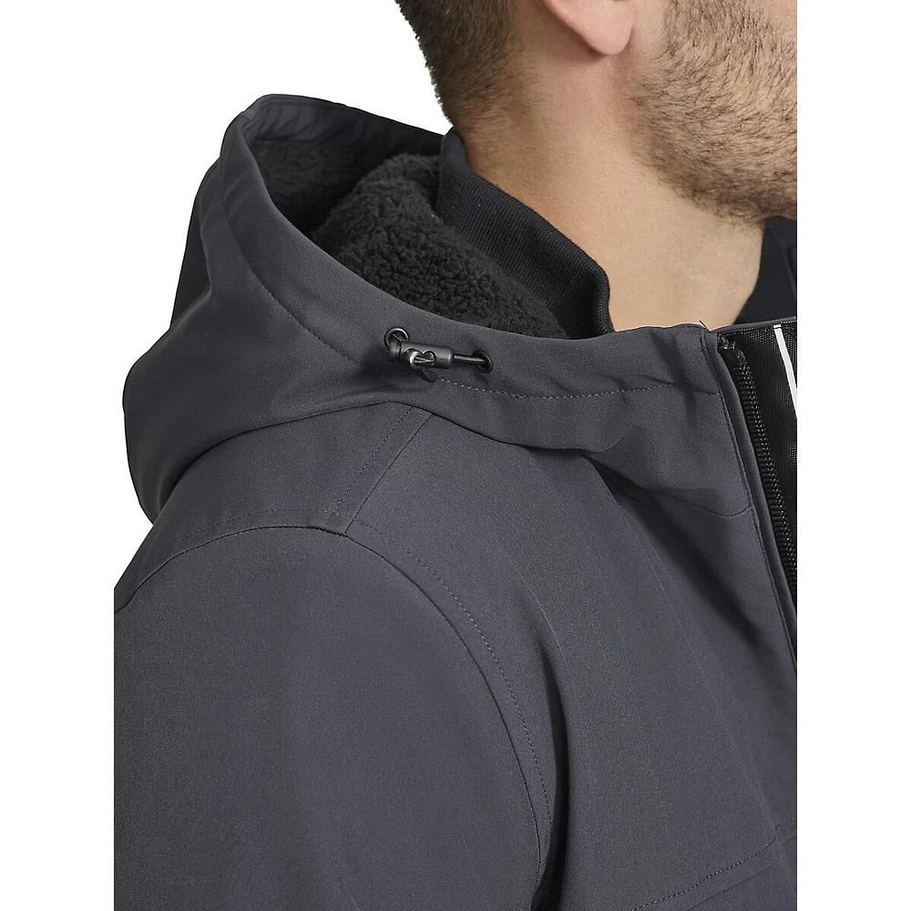 Veste softshell à capuche doublée de fausse peau mouton