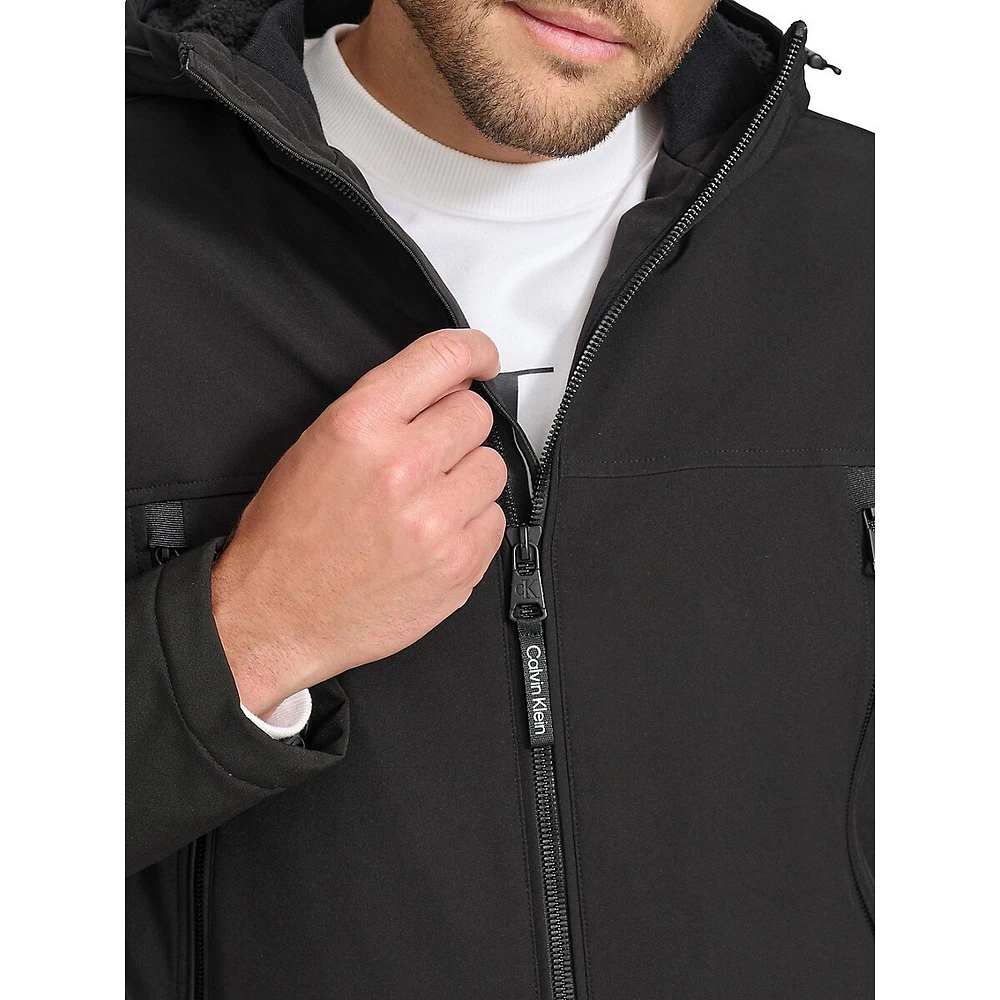 Veste softshell à capuche doublée de fausse peau mouton