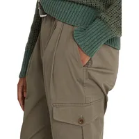 Le sergé microsablé donne à ce pantalon cargo un toucher incroyablement doux et léger, tandis que les détails de style décontracté, comme poches inspirées des surplus poignets roulés, apportent une finition sans effort.