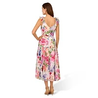 Robe mi-longue à col en V et imprimé floral