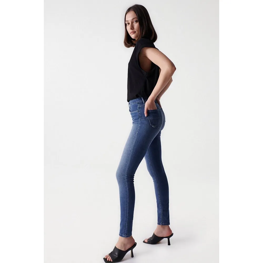 Skinny jeans with push-up effect