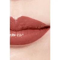 Hydrating And Plumping Lipstick. Intense, Long-lasting Colour Shine