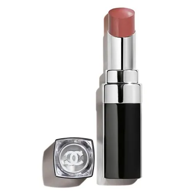 Hydrating And Plumping Lipstick. Intense, Long-lasting Colour Shine