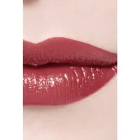 Hydrating And Plumping Lipstick. Intense, Long-lasting Colour Shine