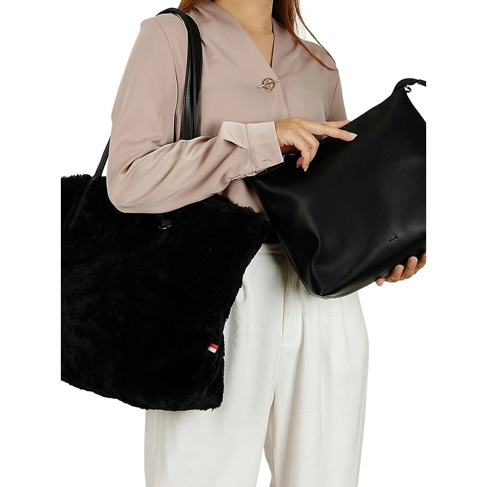 Fourre-tout réversible en similifourrure et en cuir végane Gem avec pochette
