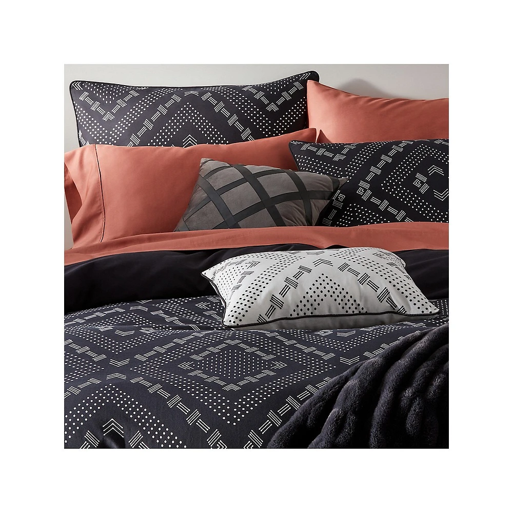 Coussin pour le lit en velours Maison Jiji + Hudson Bay Tribe