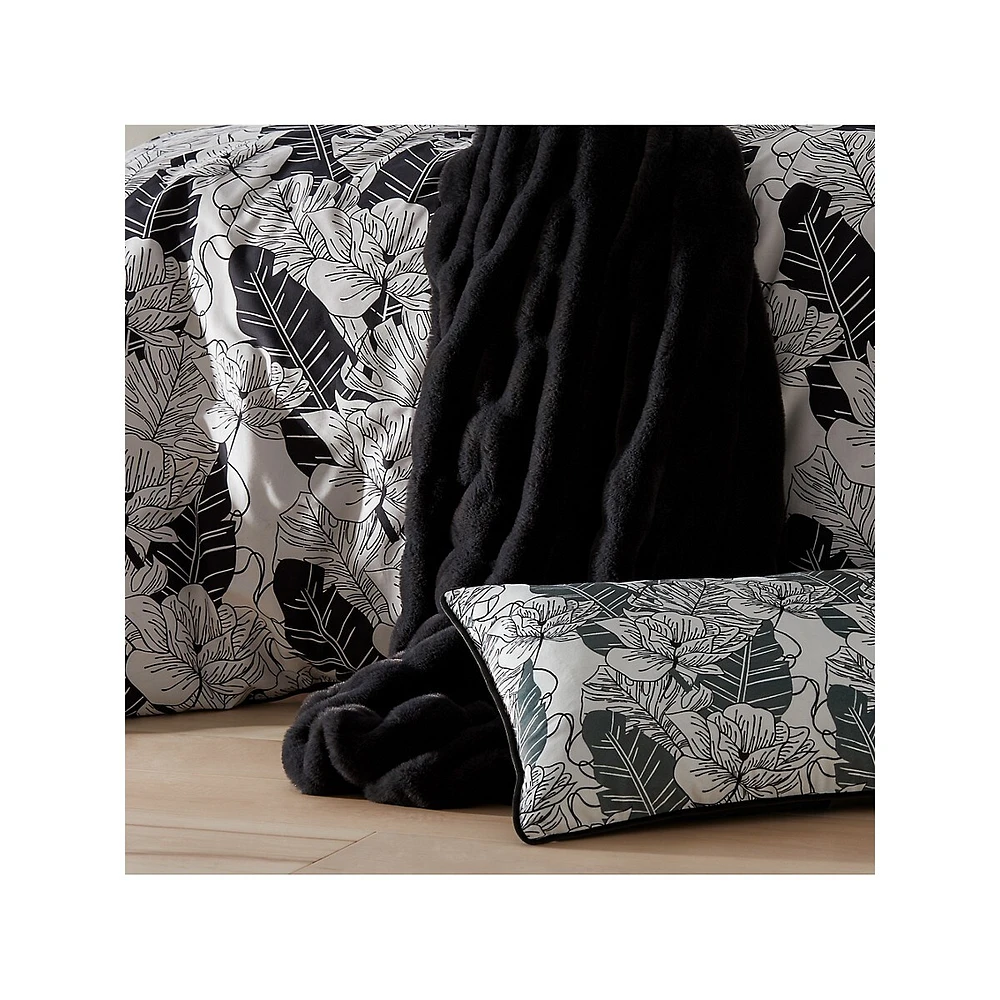 Coussin pour le lit en velours Maison Jiji + Hudson Bay Leaf