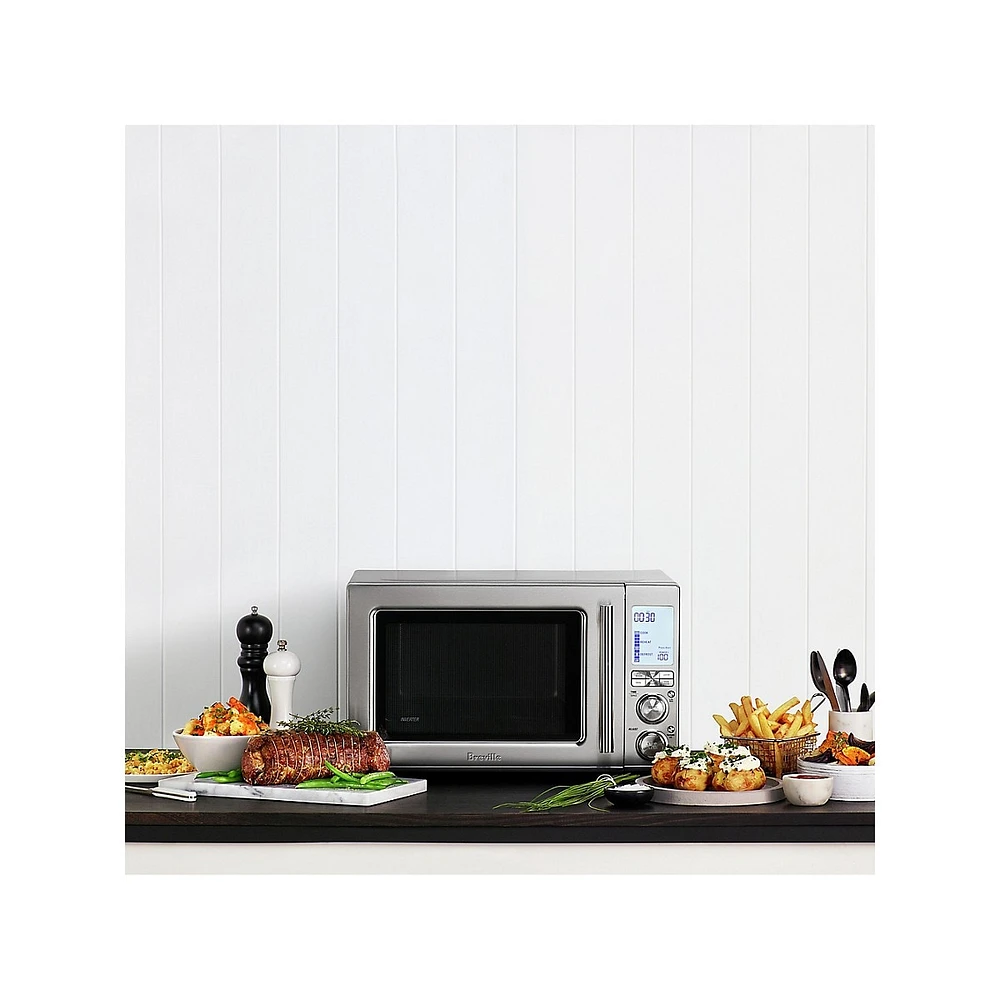 Four à micro-ondes et à convection 3-en-1 Combi Wave avec friteuse à air, BMO870