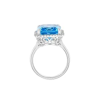 Bague en or blanc 14 ct avec topaze bleue et diamants de 0,28 ct (PT)