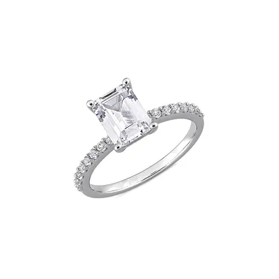 Bague à solitaire en or blanc 10 ct avec saphirs blancs synthétiques de taille émeraude