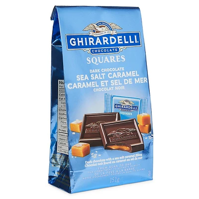 Sachet de carrés de chocolat noir au sel de mer et au caramel