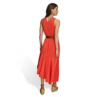 Robe asymétrique en satin avec ceinture
