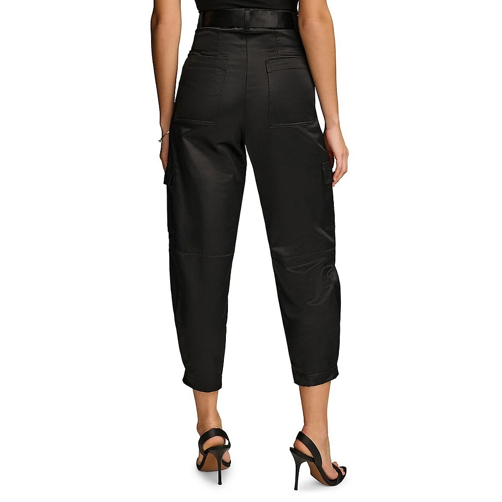 Pantalon cargo court en satin à taille haute