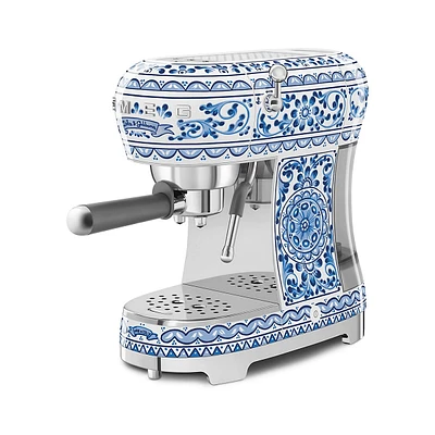 Machine à café et à espresso Blu Mediterraneo de Smeg x Dolce&Gabbana, ECF02DGBUS