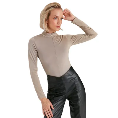 Woman Unifarben Snap Closure Detailed Thin Knit Bodysuit