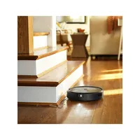 Aspirateur robot à vidange automatique avec connexion Wi-Fi Roomba J7+ (7550)