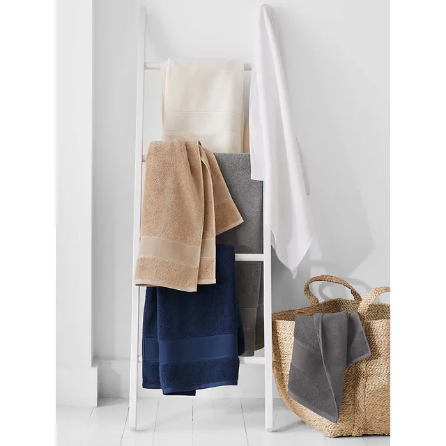 Modern Flat-End Brushed Brass Bath Towel Bar 18