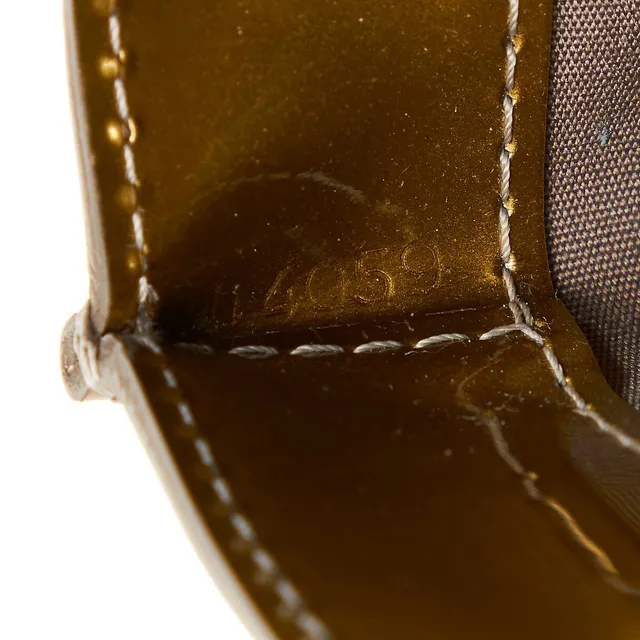 Louis Vuitton Monogram Vernis Wilshire PM M91452 Beige Leather Patent  leather ref.911196 - Joli Closet