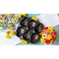 Skull Cake Pan With Grips